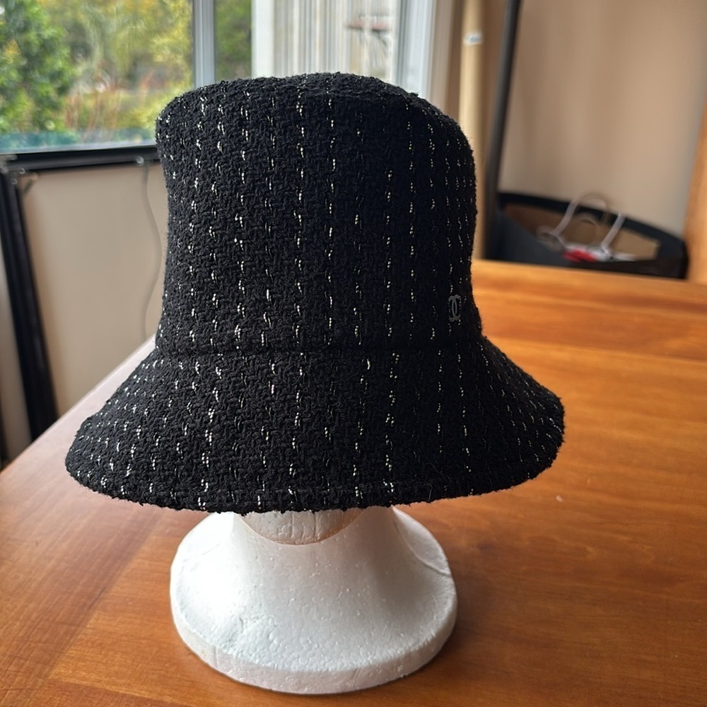 EUC CHANEL women’s bucket hat in black with silver metallic flecks size s - Picture 5 of 11